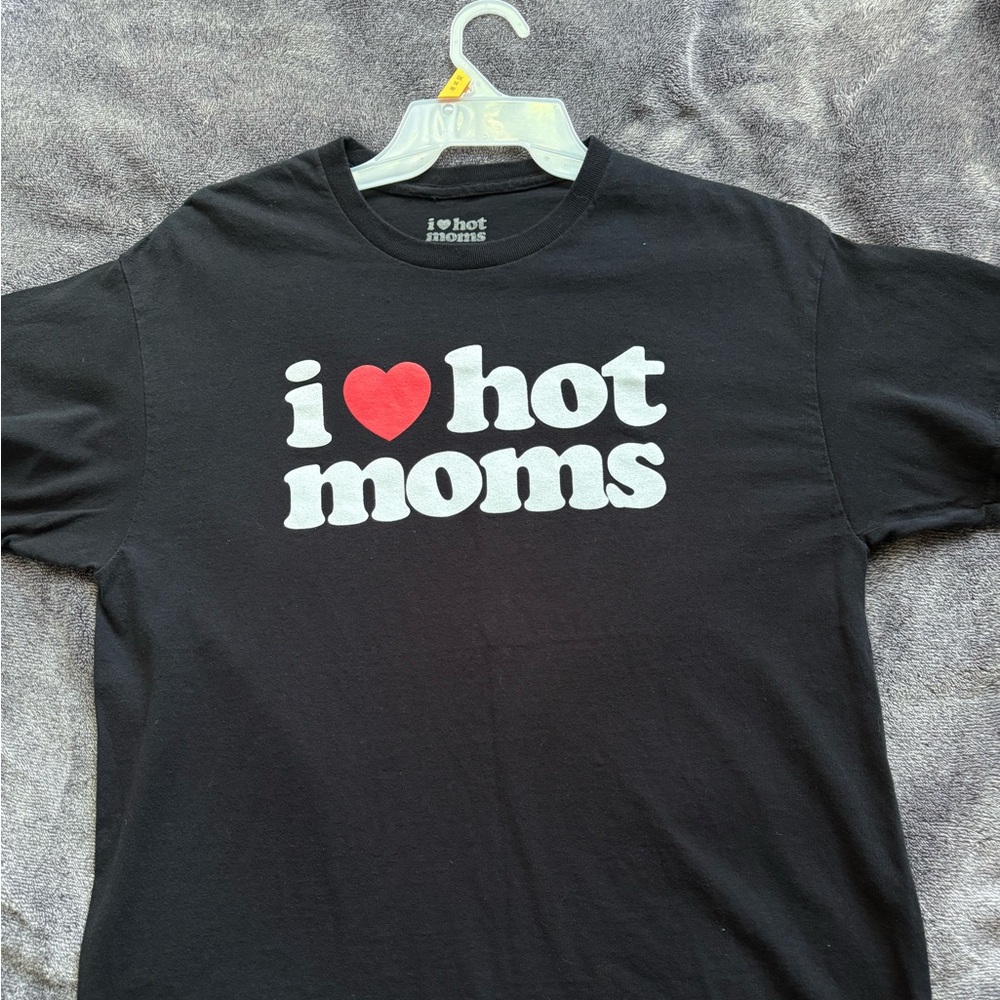I Love Hot Moms T-Shirt By Danny Duncan Size L